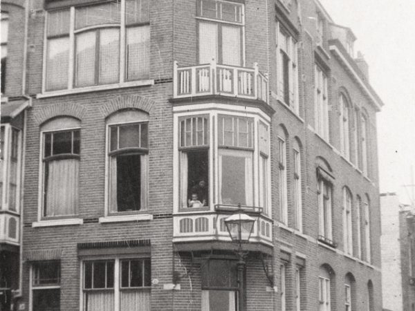 Willem Van Outhoornstraat, Hoek Hendrik Zwaardecroonstraat, Rond 1915 - Bron: Beeldbank Haags Gemeentarchief