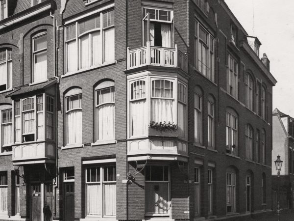 Willem Van Outhoornstraat, Hoek Hendrik Zwaardecroonstraat, Rond 1930 - Bron: Beeldbank Haags Gemeentarchief